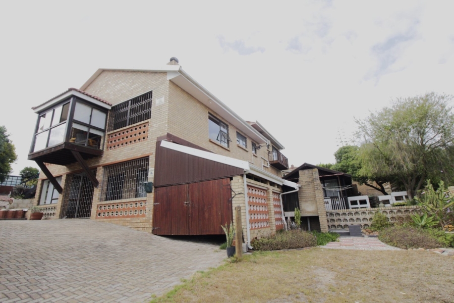 6 Bedroom Property for Sale in Paradise Beach Eastern Cape